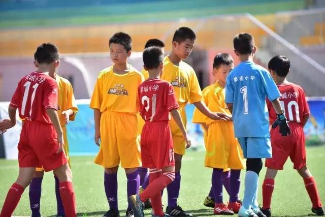 金年会体育 - 山姆会员店狂销“裸瓶酒”：24小时内售出6万瓶，定价143元引发追捧